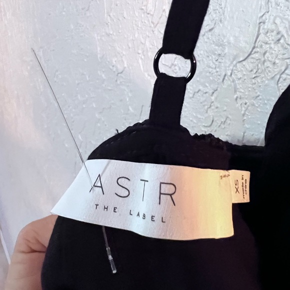 Mid length black lace dress! - Picture 4 of 4